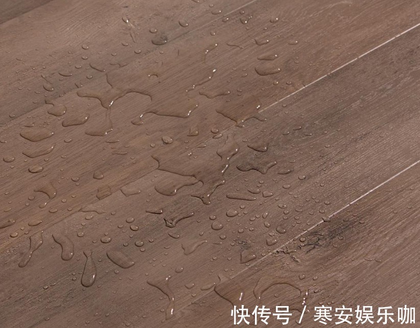 老师傅|地板泡水怎么办?学会老师傅的处理办法,及时挽救家里地板