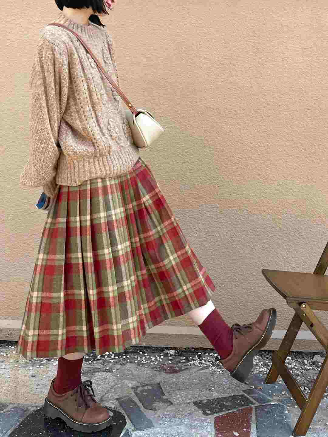 大长腿 毛衣+半身裙是真火!今年冬天这样穿,真的美到没朋友