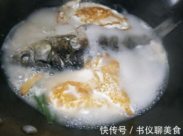 一日三餐|炖鱼汤,牢记“2加2不加”,保证浓白鲜美,没腥味,更香更营养