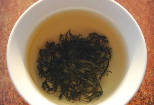 白蒿|地头常见的这种野草，竟然是养肝第一菜，每天来一盘，肝脏没毛病