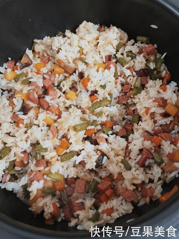 腊肉|好吃的腊肉豆角焖饭,是不是很有食欲呀