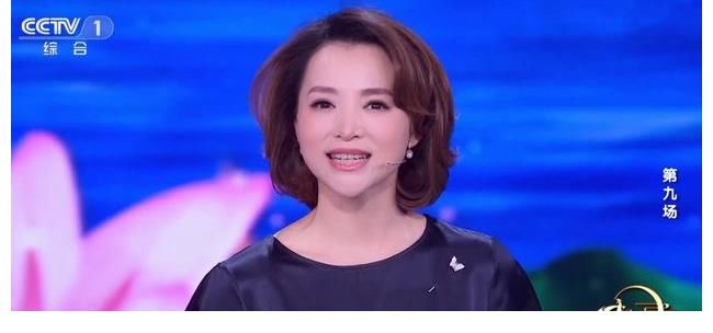 缺席春晚舞台，董卿影响力未受影响，主持节目占据收视率榜首位置