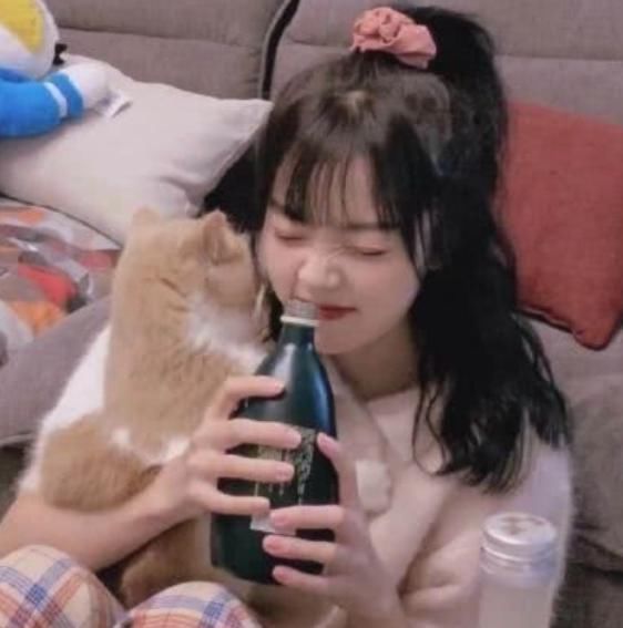 女生|女生脸上有这“3特点”，别再“披头散发”了，扎起来颜值比校花还高