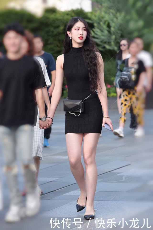 时尚百搭的针织连衣裙,从而凸显曼妙婀娜曲线,彰显妩媚女人味