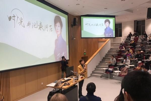 央视敬一丹被王宁接替，仍搭档白岩松，连续主持18年缺席只因父亲