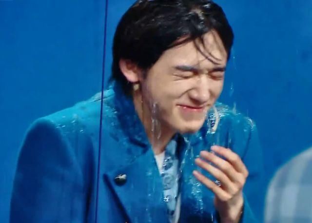 黄晓明|宋亚轩被惩罚淋水后，王牌家族无一人关心，只有黄晓明为其拿毛巾