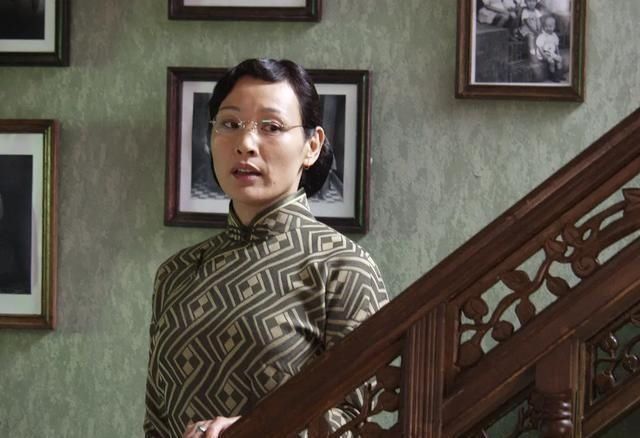 自叹不如|一人分饰三角,陈冲都自叹不如的一个角色,让章子怡演活了