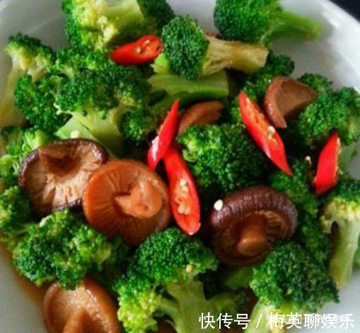 干辣椒节|美食推荐香菇西兰花、丝瓜炒虾仁、土豆饼、鲜椒鸡的做法