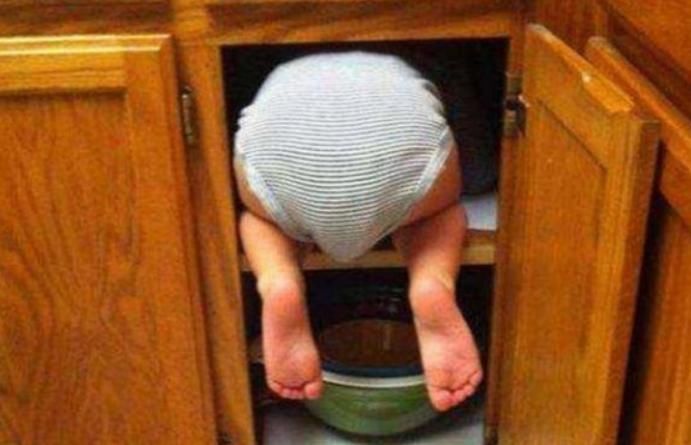 儿子|“宝宝你赢了,快出来”,宝妈和儿子玩捉迷藏,娃却再也找不到了