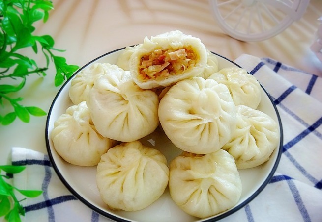 秋天,吃包子就做这个馅的,鲜香独特又利肠胃,连续吃也不腻
