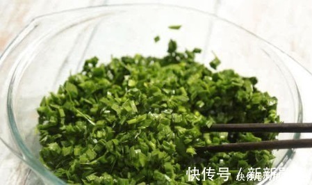 饼胚|教你做韭菜鸡蛋饼,做好咸香入味,韭菜脆嫩不出水,吃起来超满足!