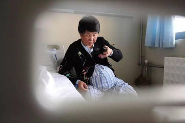 老人|64岁老人产下双胞胎,如今10年过去了,她和两个孩子生活怎样了