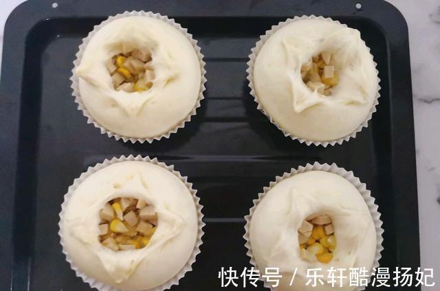 玉米粒|在家做香浓可口的肉松奶酪面包，制作简单，口感丰富