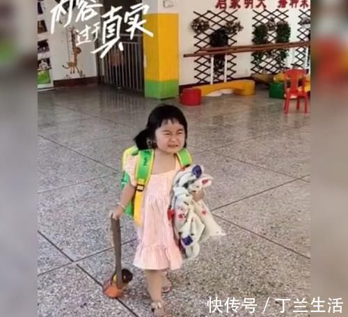 放学|妈妈接娃放学回家的场景过于真实,网友哭是哭了,但家当不能丢
