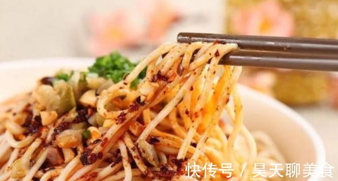 黄瓜|做凉面,煮熟后不要泡冷水,学会2招,面条爽滑筋道,又香又入味