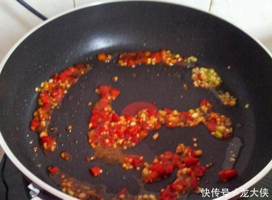 简单|家常豆腐这样简单下锅,味道鲜嫩爽滑,搭配川味调料酱,超级下饭