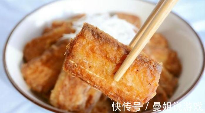 带鱼最怕直接煎,难怪粘锅掉皮!教你一招,外酥里嫩,入味无腥味