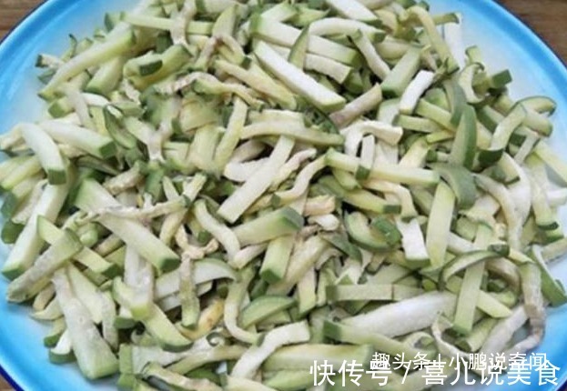 妈妈腌萝卜，切好直接放罐子里，清脆爽口还下饭，拿肉都不换