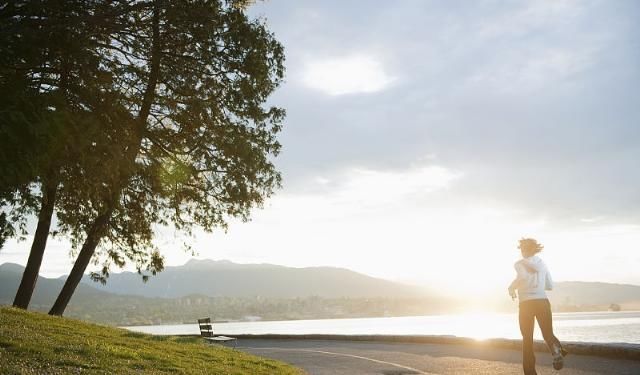 感叹|6岁女童三年没长高，医生感叹太贪吃2种食物，积食脾虚长不高