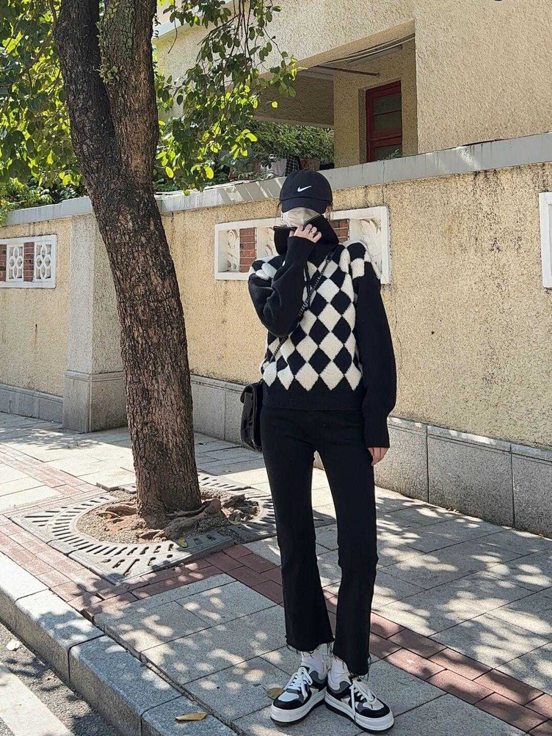 女人味 初春选裤子,千万别错过这两种,轻盈遮肉还能增加女人味