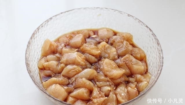 饭菜|懒人米饭做法,饭菜一锅出,营养丰富热量低,减肥期间也能大口吃