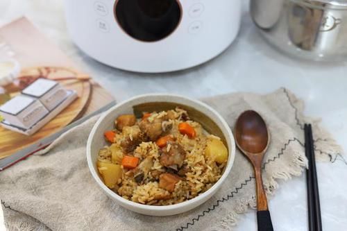 迷迭香|香喷喷的排骨焖饭,做法超简单!孩子一口气吃了两碗,想挑食都难