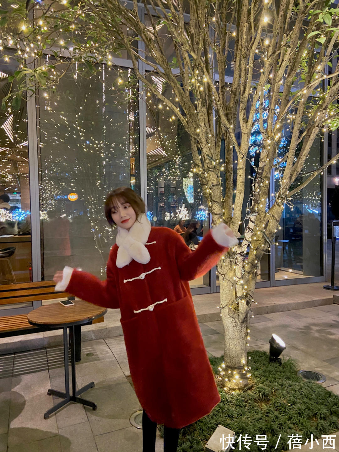 搭配 冬季还是穿“红色大衣”最时髦,搭配黑色或白色,但靠配色就赢了