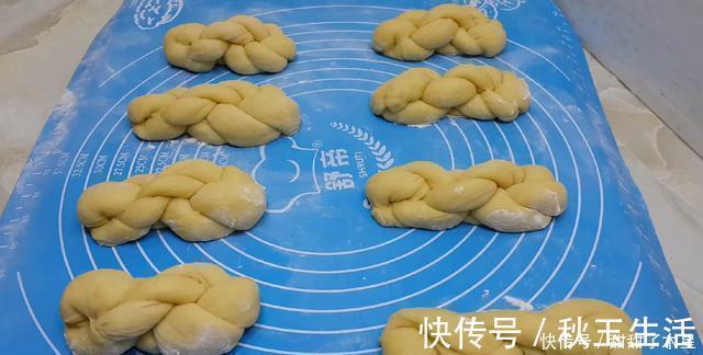 面粉别只会蒸馒头了，加3个鸡蛋，做出创意小吃，比蛋糕油条好吃