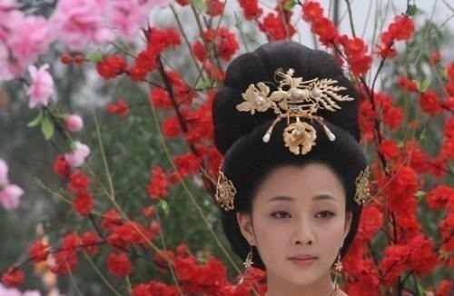 新罗$古装剧人物发髻那么高,古人真有那么多头发?其实古人也会用假发