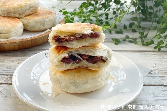 美味|想吃红豆饼别再买了,在家用面粉就能做,咬一口层次分明香酥美味