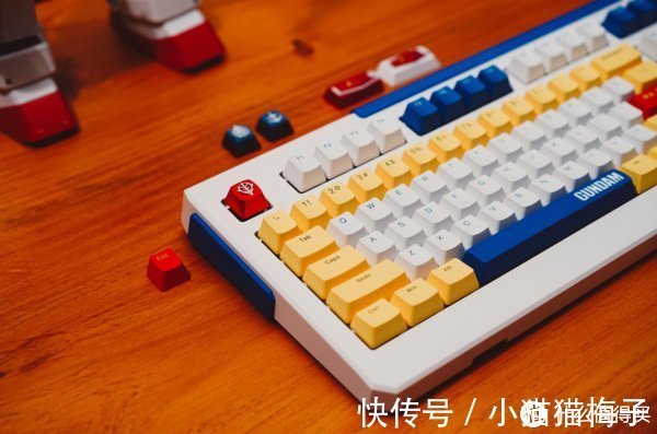 ikbc|高达键盘居然还有补完计划?ikbc联名高达金属键帽上手体验