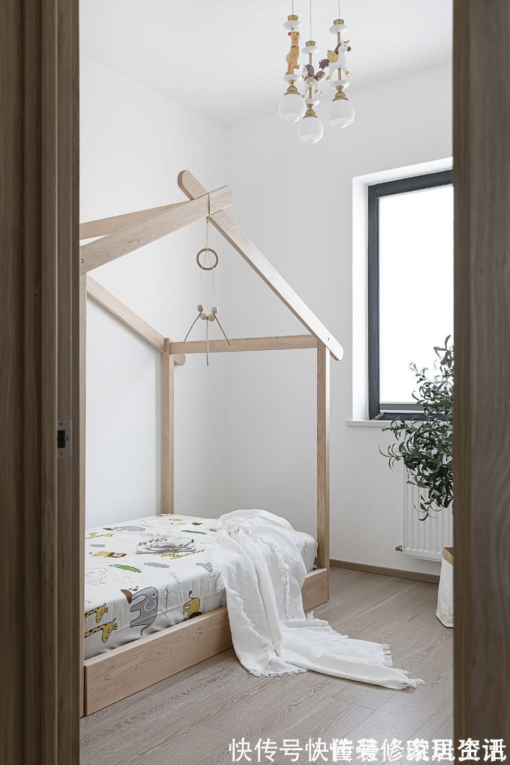 门洞|“穷装”反而更干净舒适,103㎡色调高度统一,耐看极了