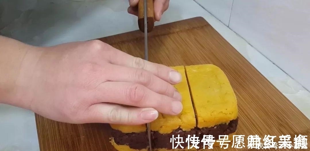 红薯这样做才最好吃,一蒸一切,比豆沙糕都好吃,一口一个真解馋