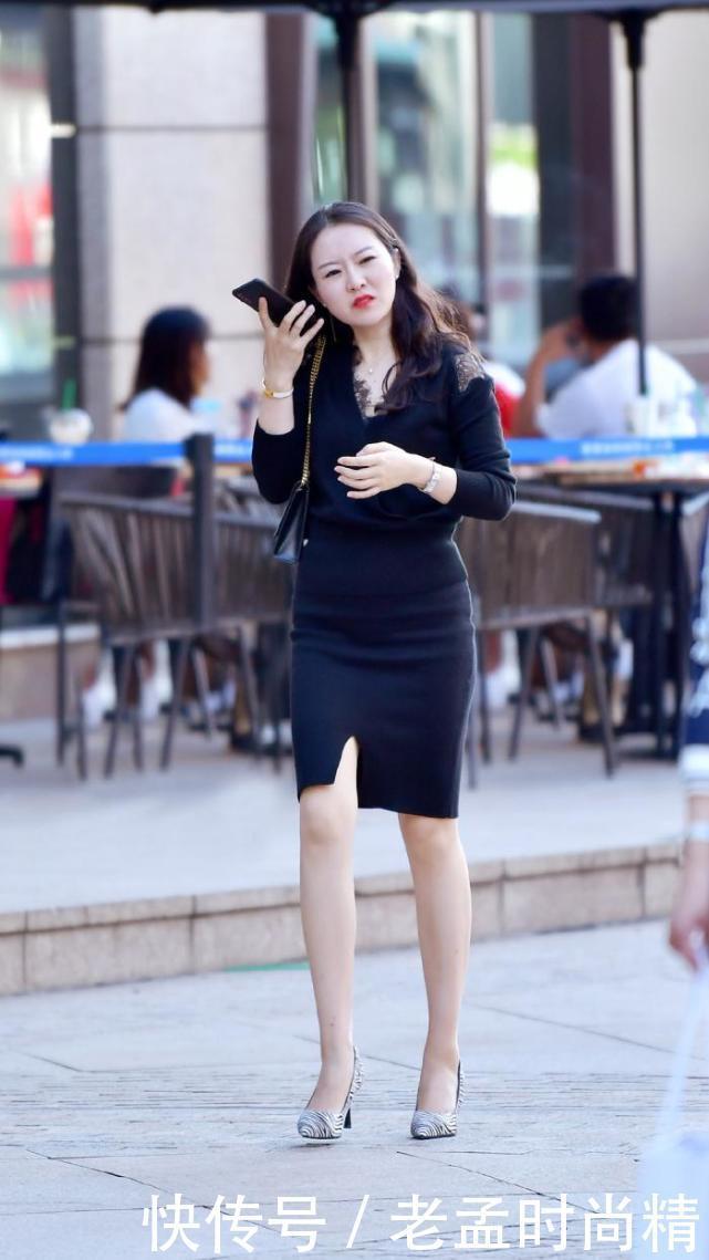 街拍:短裙搭配西装,时尚耐看又舒心也很有气质!能吸引别人的注意