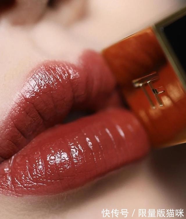 pat “品味够好”的女人，秋天都喜欢涂这5支口红，轻松显白又上档次！