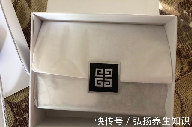 眼影盘 纪梵希四色眼影盘好用吗,纪梵希口红到底怎么样!