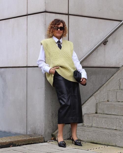 3个毛衣搭衬衫的组合，让基本款穿出不同风格，通勤穿搭可以更有趣好看