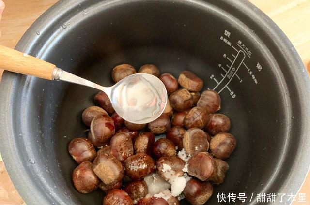 香甜|我家糖炒栗子从不买,有电饭锅就能做,1秒剥皮,香甜软糯超好吃