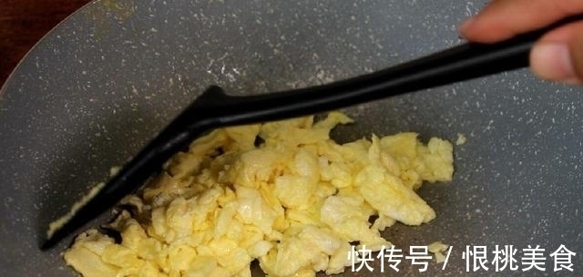 粉条最好吃的做法,我家隔三差五做一次,劲道爽滑,上桌就扫光