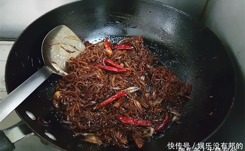 老北京酱咸菜丝,丝丝入味,夹空心小烧饼吃比肉还香