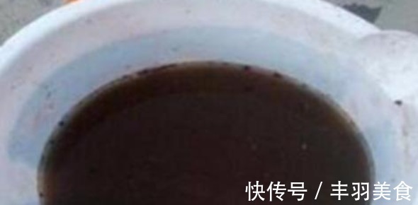 “2种料”兑水浇花,再硬的土,30天都变“松散”,太实用了