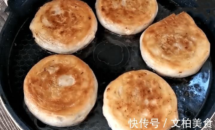 农村奶奶教你做香酥肉饼，牢记2大技巧，香酥可口，咬一口直掉渣