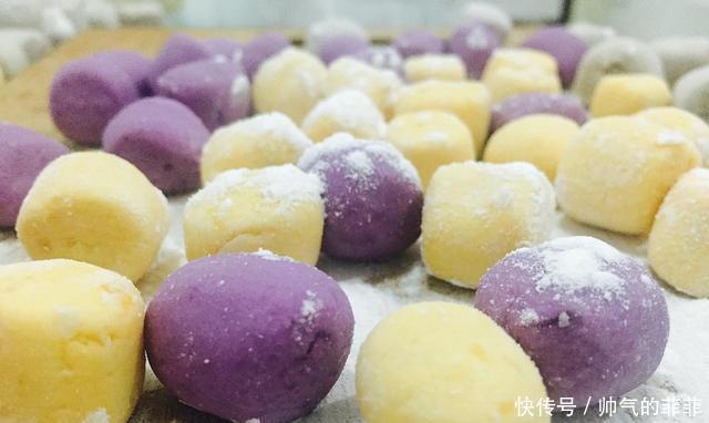 只需简单的食材就能做出好吃的芋圆来,方法简单,喜欢吃的收藏吧
