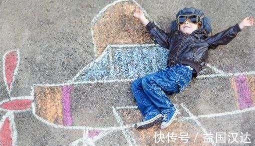 鬼点子|老师让画自家宠物,5岁儿子画完却被批评,宝妈拿出照片老师无语