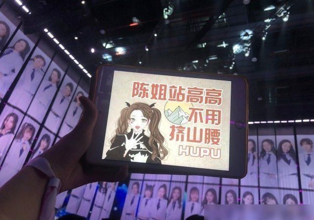 趙粵 陳卓璇出道后趙粵、王藝瑾卻在偷笑,她下意識的動作太打臉了