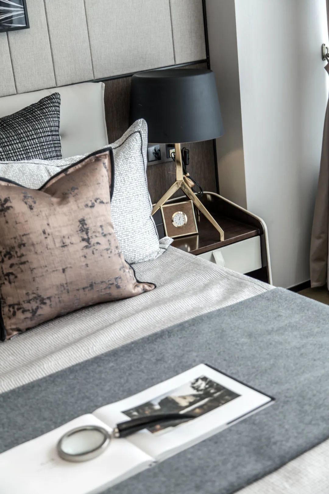 灰色|180㎡现代,硬包与木饰面,舒适精致的软装,营造优雅的档次感