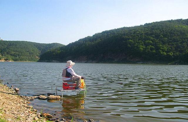 钓鱼新手请看,溜鱼很关键,一些注意事项需要掌握