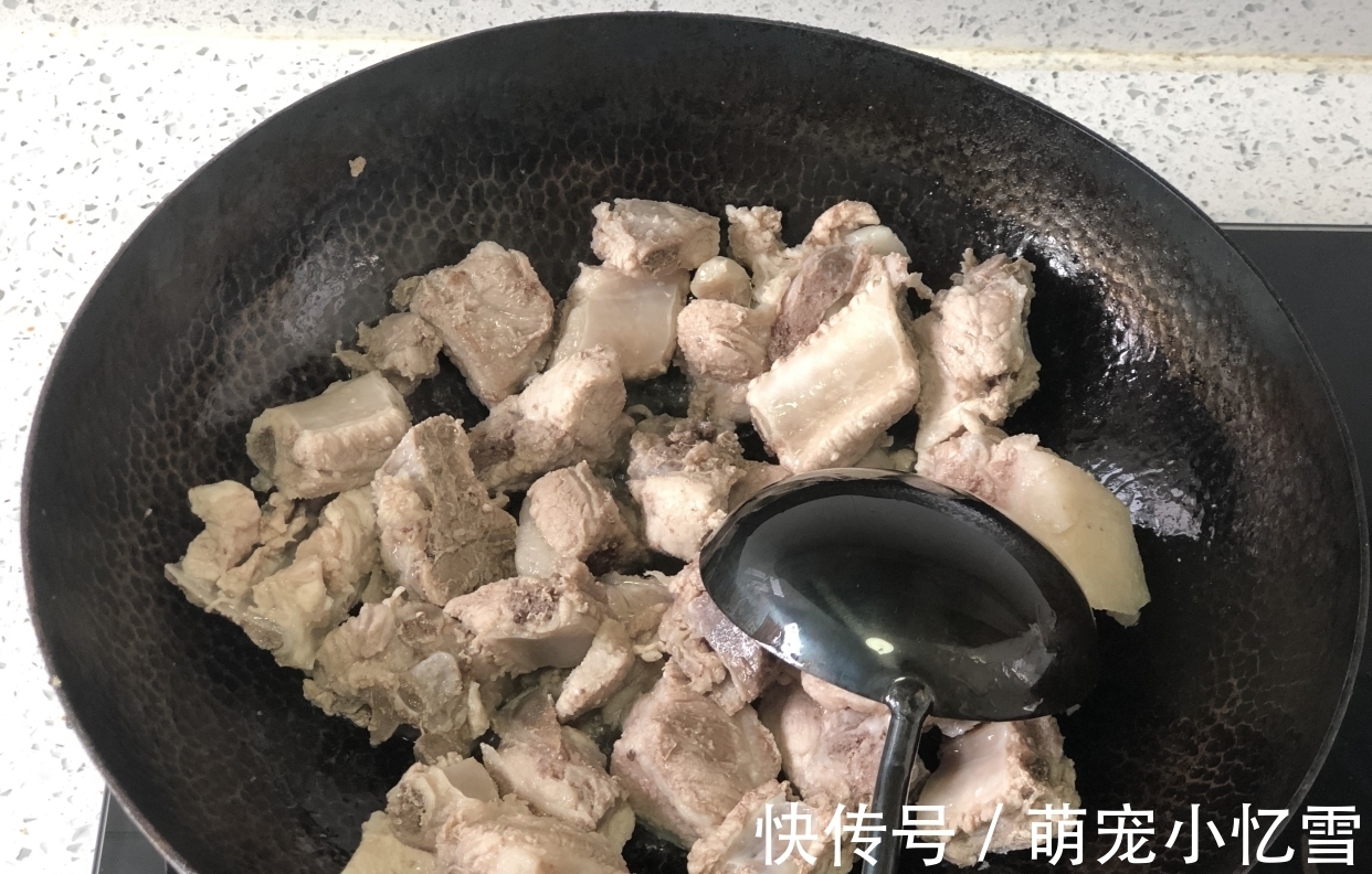 入秋后,遇到此肉要多吃,比牛肉便宜,比鸡肉香,补钙强身少不了