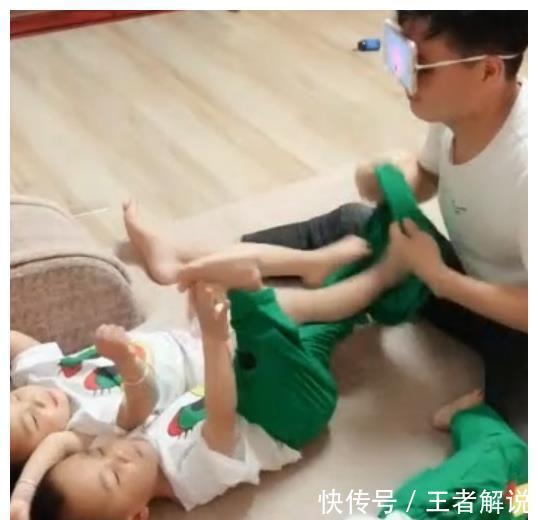 衣服|三胞胎不配合宝爸穿衣服,宝爸一招制胜,网友大呼带娃界高手