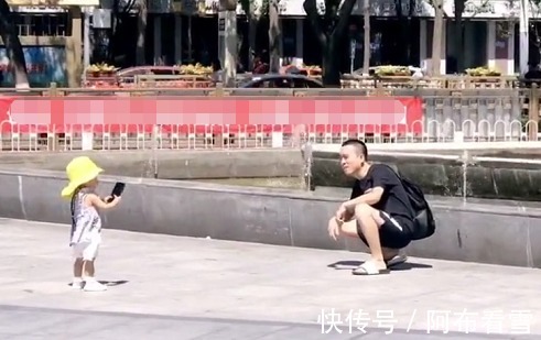 萌娃|1岁萌娃为“最臭美奶爸”拍照火了,内心:现在的大人真难带!